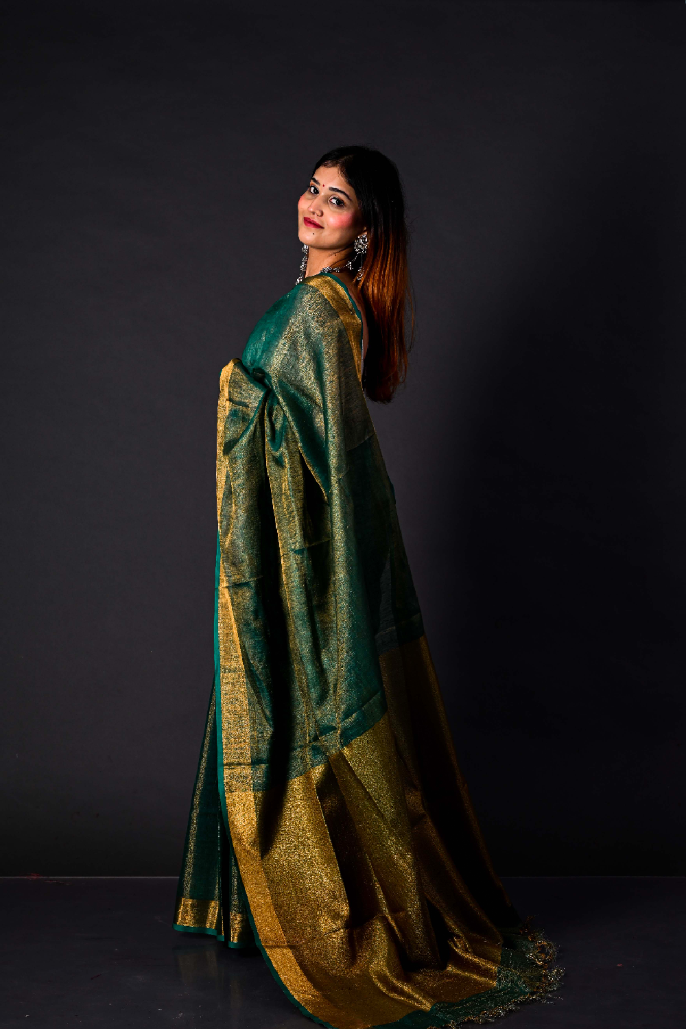 Handwoven Emerald Green Tissue Linen Saree – Bhasha Bharat