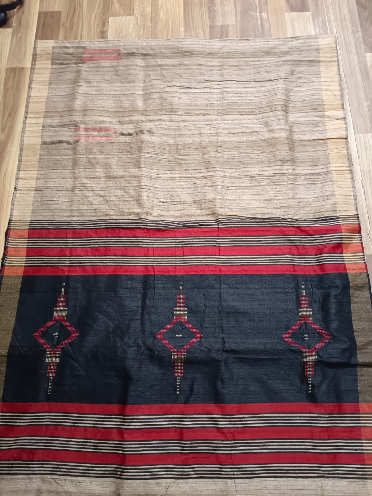 Handloom Black & Red Geometric Pattern Tussar Silk Saree"