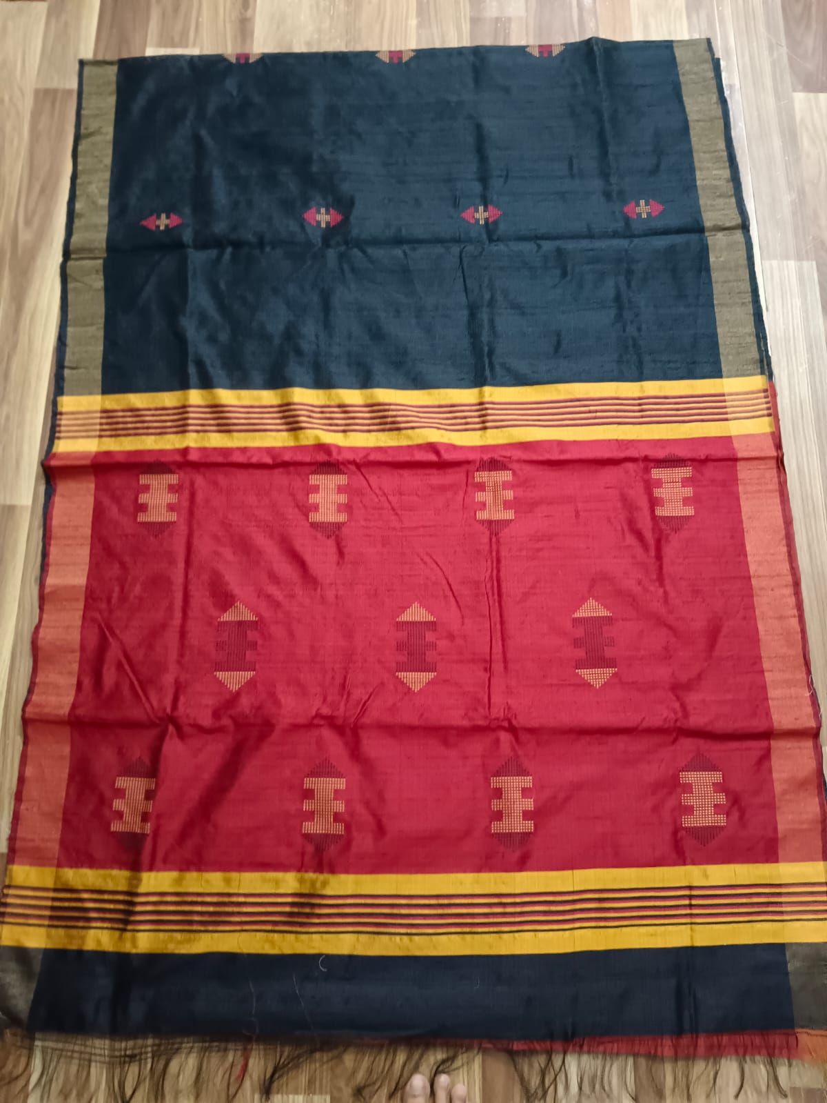 Handloom Captivating Red & Black Tussar Silk Saree"