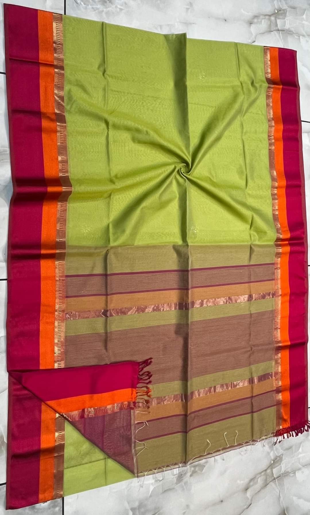 Lime Green Maheshwari Silk Saree with Magenta Border & Handwoven Zari Pallu