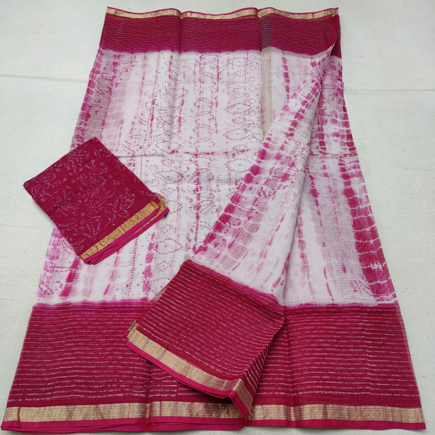 Geometical Pattern Raani Colour Border Contrast Body Block Printed Cotton Slub Saree: